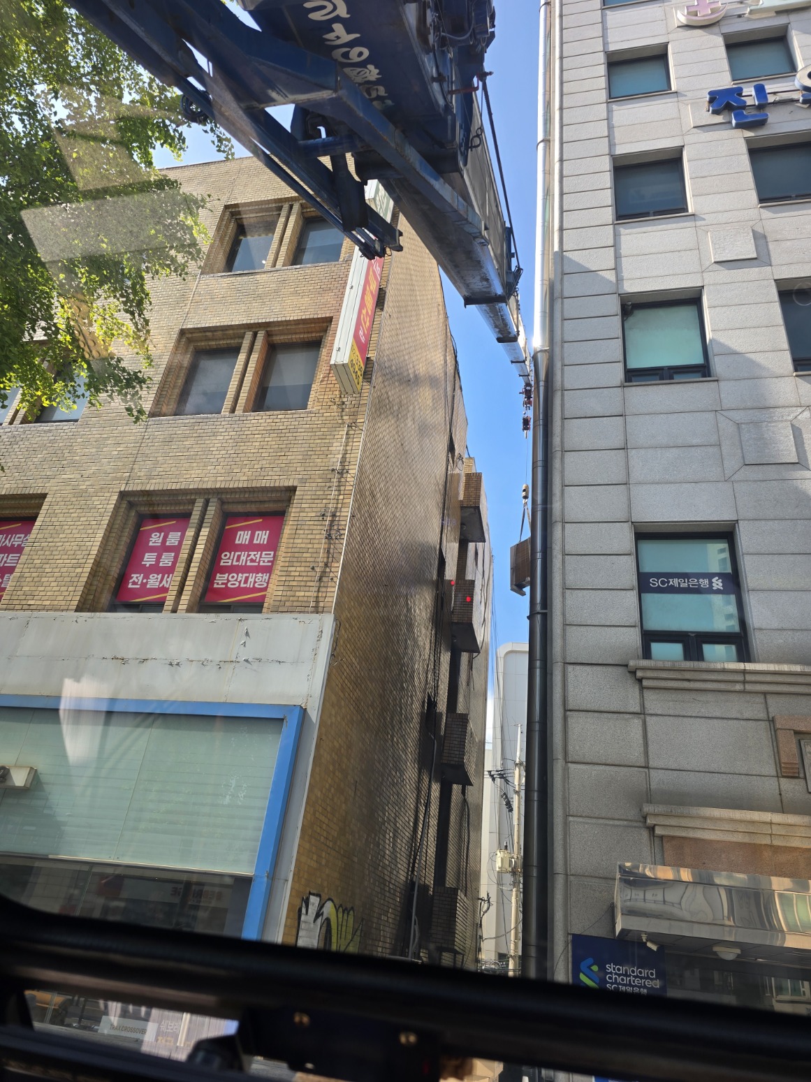 연남동 협소 현장 소형크레인 작업 크레인 작업 안내 이미지